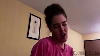 Зводная Сястрычка Прымушае Зводнага брата Мастурбаваць На Яе