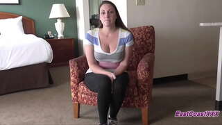 Mama sa velikim sisama sranje i jebanje s dva dečkima na audiciju