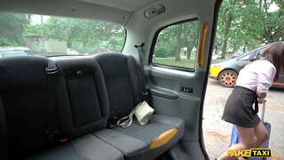 Lažni Taksi Mina Moreno jebao u taksi