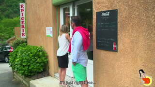 Sexy Tiffany Leiddi obtient hardfucked avec une bite dure gars