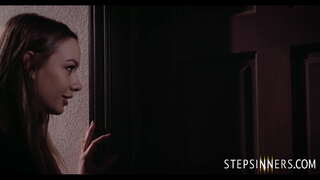 ���ොවුන් ගණිකාවක් දියණිය පමණක් අවශ්යව ලොකු කුකුළා