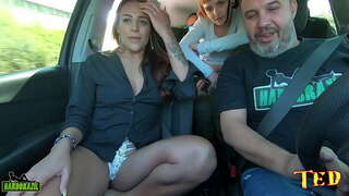 Auto mi je pun, i Uživa Ljubav bude gola u tranzitu