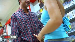 Tanora Blonde espaniola babe Sonia Manrique amin'ny lehibe voajanahary tits fucked mafy ao amin'ny boriky amin'ny lahatsary club Tanora Blonde espaniola babe Sonia Manrique amin'ny lehibe voajanahary tits fucked mafy ao amin'ny boriky amin'ny lahatsary club