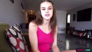 Saya stepsister menemukan teman lelakinya telah menipu pada dia dan ingin kembali padanya dia meminta saya untuk bercinta dengannya dan biarkan dia mengambil gambar dari kita - Ellie Idol