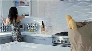 ���ეკვა მარტინი, თავის მხრივ დედა Veronica Avluv