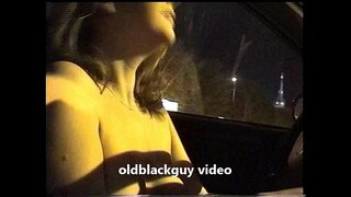 Oldblackguy toma debbie intermitente desnudo en público Oldblackguy toma debbie intermitente desnudo en público