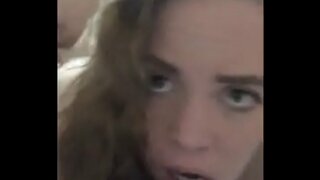 Slutwife deepthroats සහ ගනී ගුද creampie පෙර farting එය සිදු වන අතර cumming