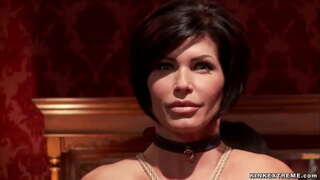 Zapanjujuće velike sise plavuša MILF Cherie Deville sranje veliki kurac onda jebe ga dok brineta MILF Shay Fox delim ga i sisa u Gornjem Spratu zabavu